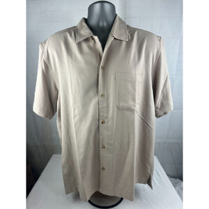 Men’s TravelSmith Short Sleeve Button Up Shirt Size L Beige Casual Travel EUC